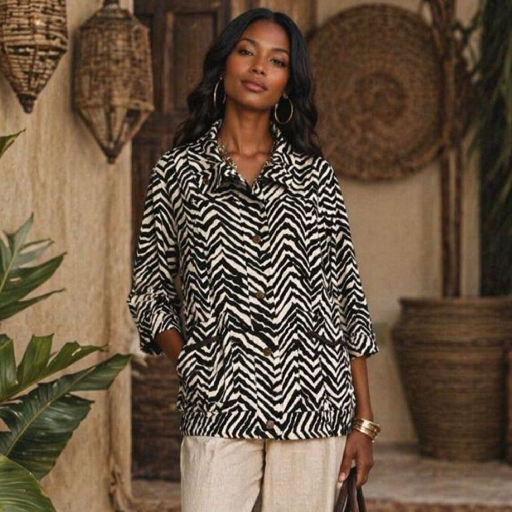 Chico’s Zenergy Zebra Print Jacket Size 2 L Animal Print 3/4 Sleeve Windbreaker